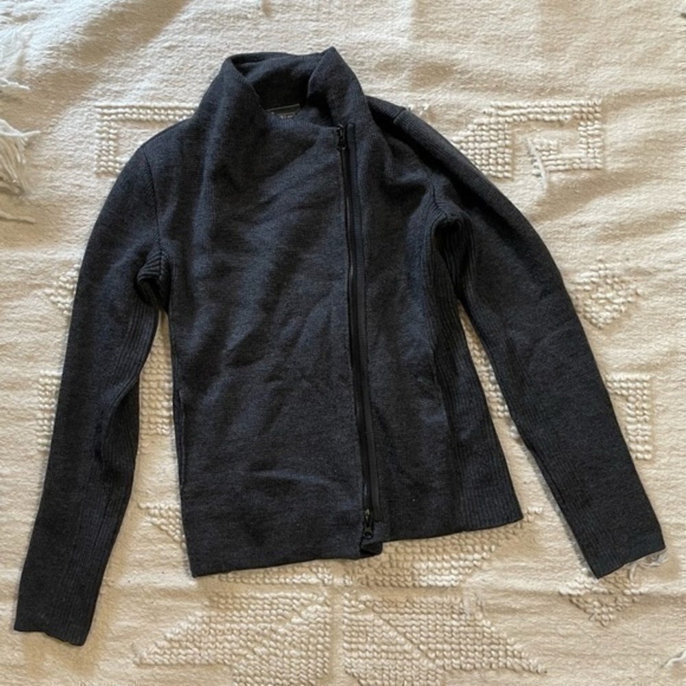 Vince knit gray zip up cardigan jacket